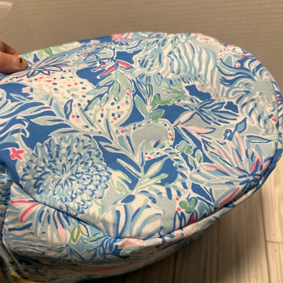 Lilly Pulitzer Insulated Soft Beach Cooler Adjustable Shoulder Strap With Handle - Picture 7 of 7